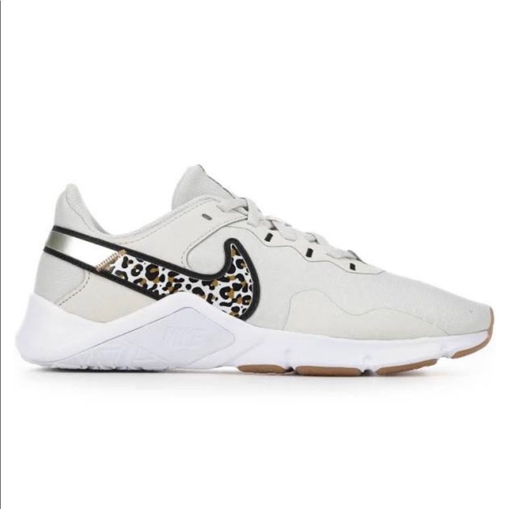 Nike Legend Essential 2 PRM size 8 women’s